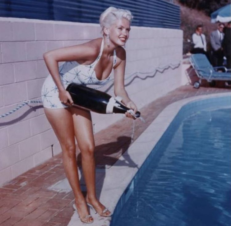 Jane Mansfield_retro foto krasivyye devushki v kupal'nikakh