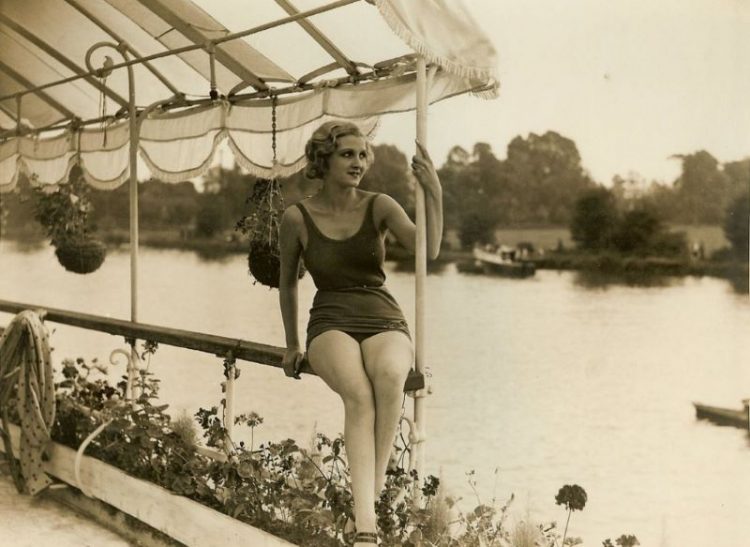 1920_retro foto krasivyye devushki v kupal'nikakh