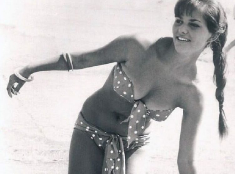 Claudia Cardinale_retro foto krasivyye devushki v kupal'nikakh