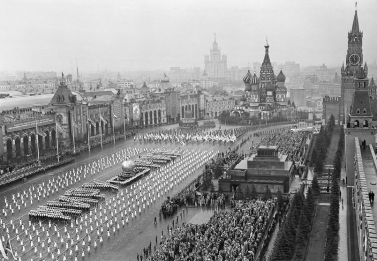 1958 Красная площадь парад физкультурников первомайский парад