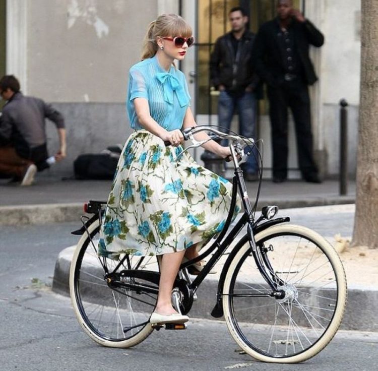 znamenitosti na velosipedakh_Taylor Swift