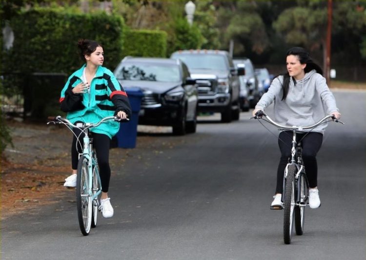 znamenitosti na velosipedakh_Selena Gomez