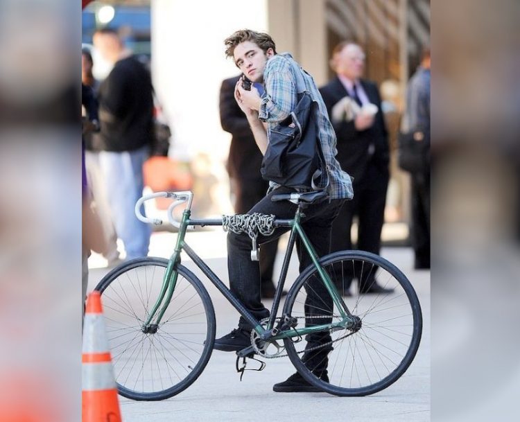 znamenitosti na velosipedakh_Robert Pattinson