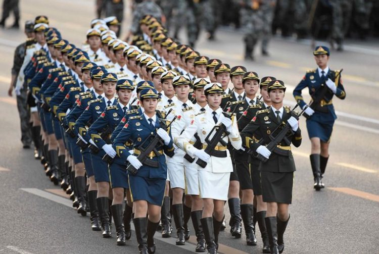 Зовсім не слабка стать: жінки в армії