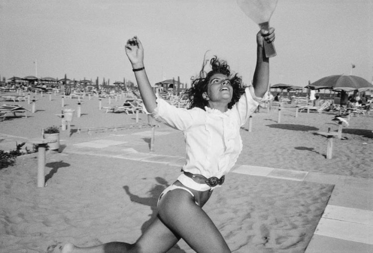 Vintage Beach Delights: Entertaining Throwback Photo Collection