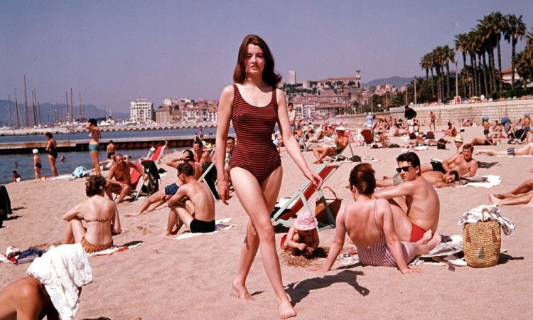 Vintage Beach Delights: Entertaining Throwback Photo Collection