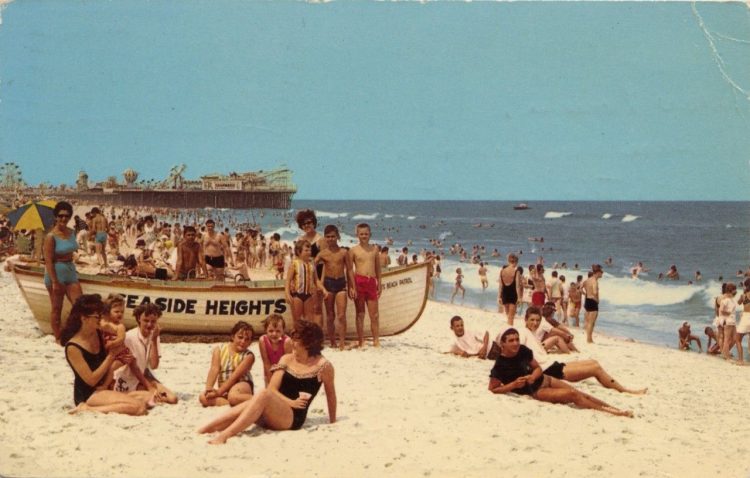 Vintage Beach Delights: Entertaining Throwback Photo Collection