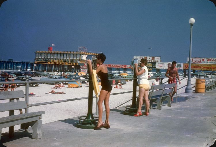 Vintage Beach Delights: Entertaining Throwback Photo Collection