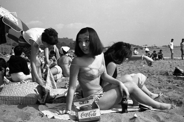 Vintage Beach Delights: Entertaining Throwback Photo Collection