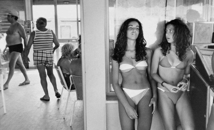 Vintage Beach Delights: Entertaining Throwback Photo Collection